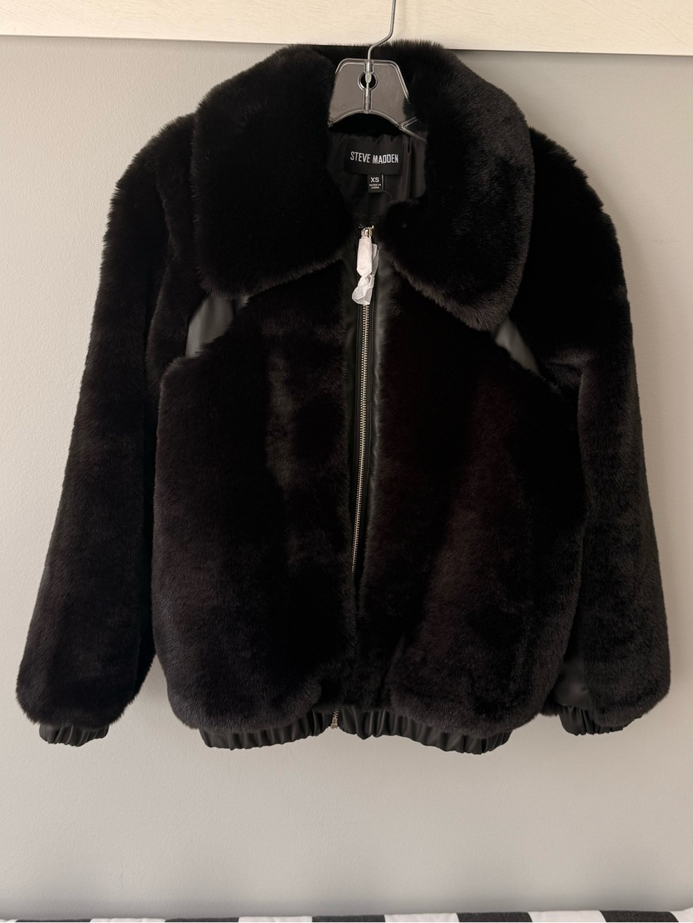 Steve Madden Black Faux Fur Zephrine Bomber Jacket Full Collar & Zip 2 Pocket XS - Picture 7 of 16